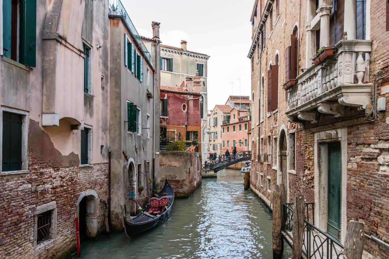 Doge'S Pantheon & St.Mark School In Hidden Venice Veneza Exterior foto