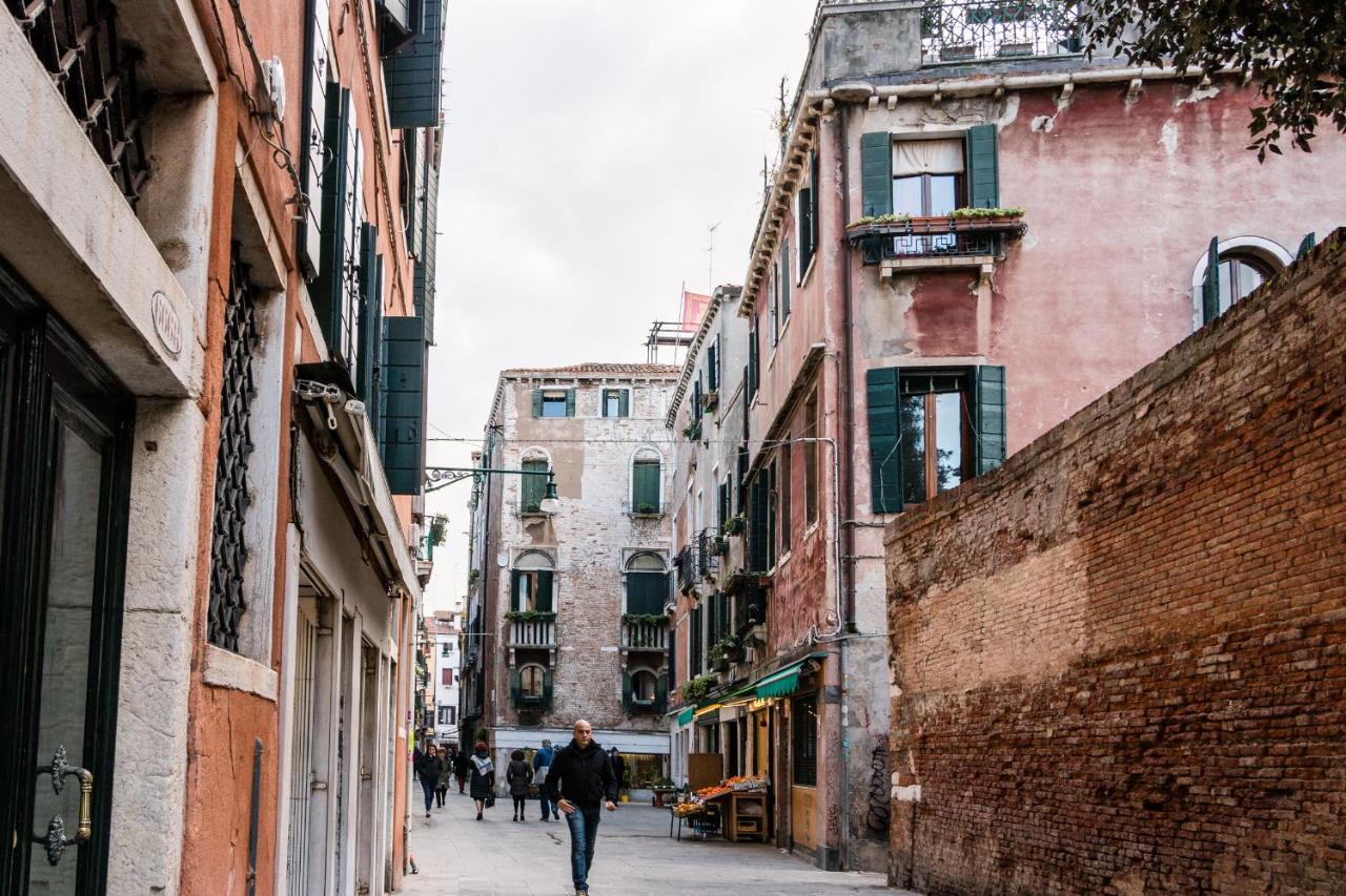 Doge'S Pantheon & St.Mark School In Hidden Venice Veneza Exterior foto
