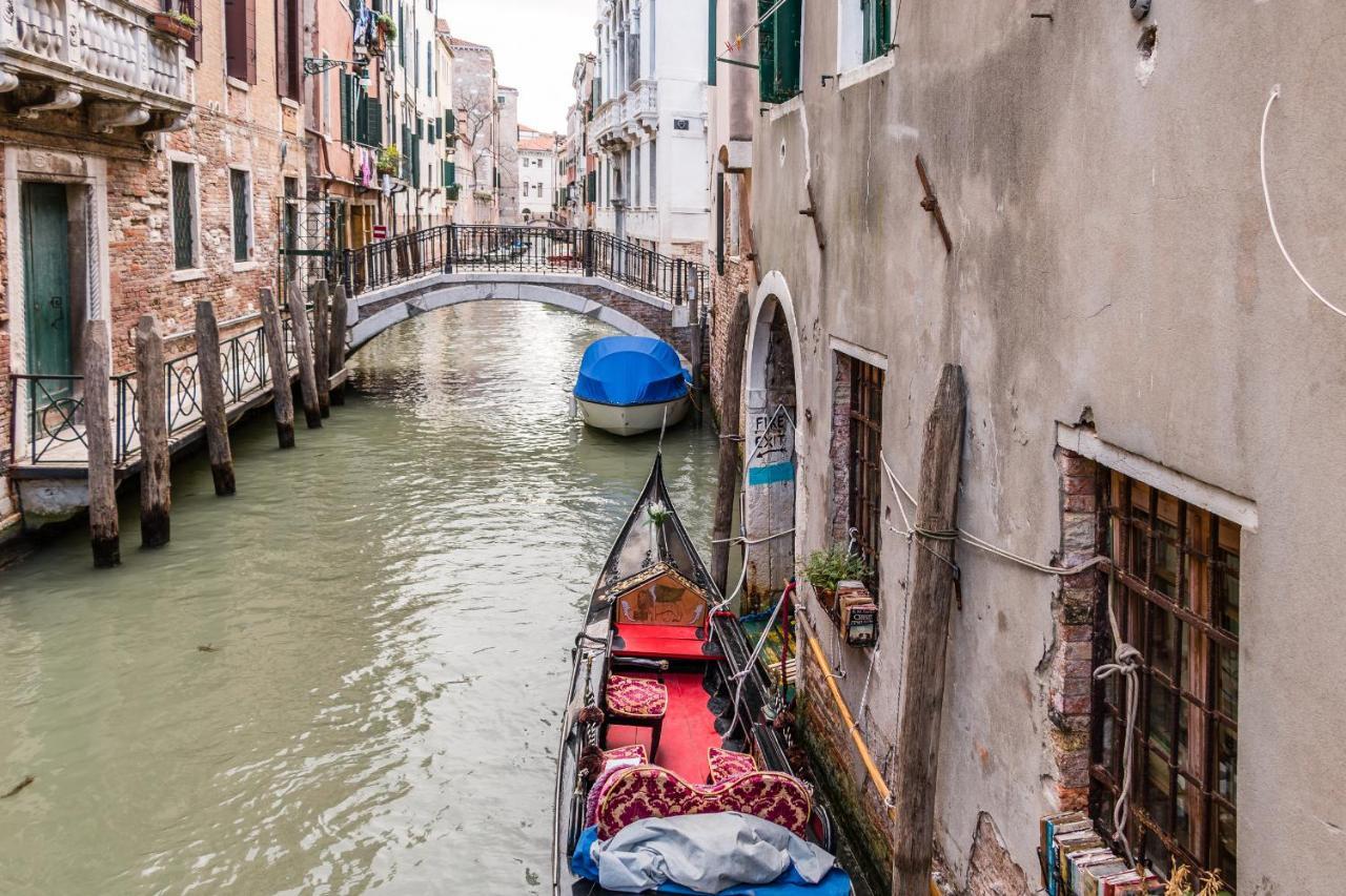 Doge'S Pantheon & St.Mark School In Hidden Venice Veneza Exterior foto