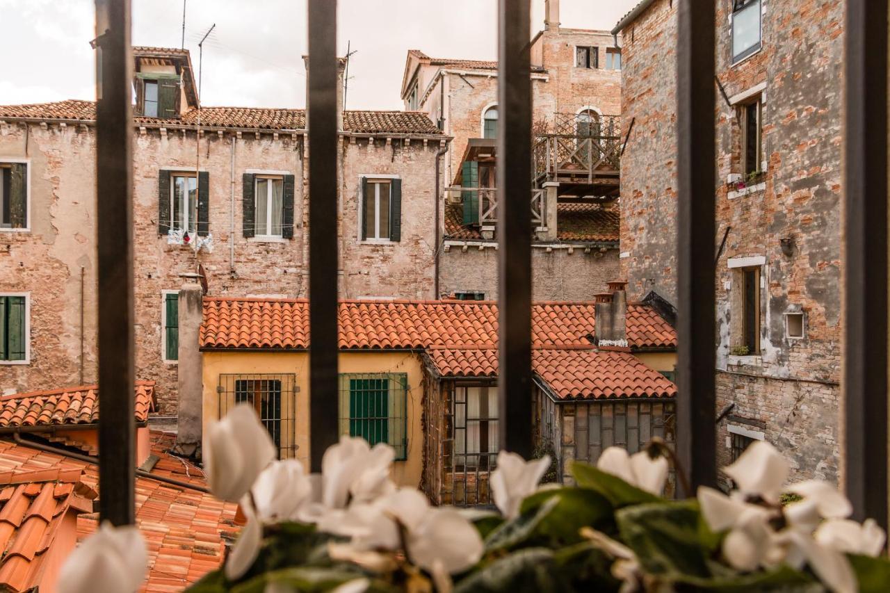 Doge'S Pantheon & St.Mark School In Hidden Venice Veneza Exterior foto